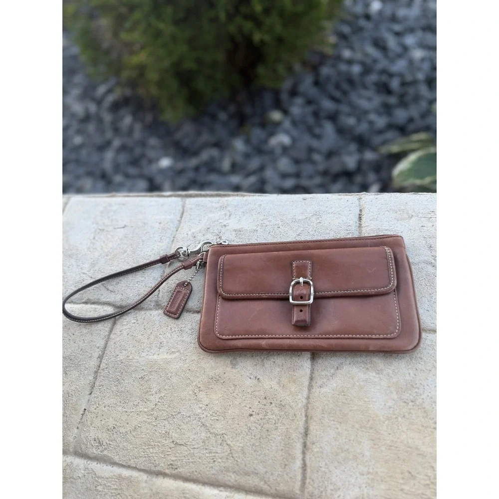 VTG COACH Soho Brown Leather Buckle Flap Wristlet Clutch Small Purse Wallet